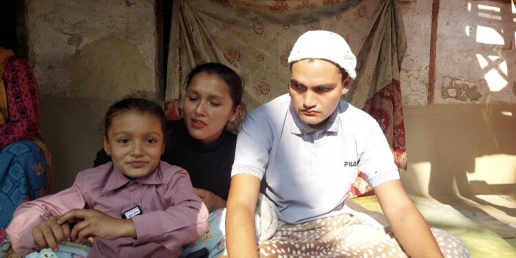 ८ बर्षकी छोरीले भनिन् मेरो बाबालाई बचाइ दिनुस्